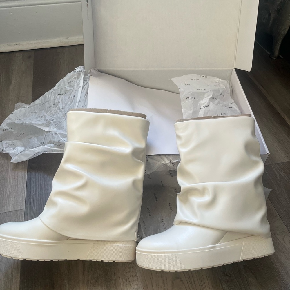 NWT. Guess Guinna Fold Over Slouchy Booties . Ivory .Rare color limited edition.
